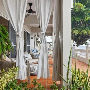https://tres-sirenas-beach-inn.comcaribbean.com